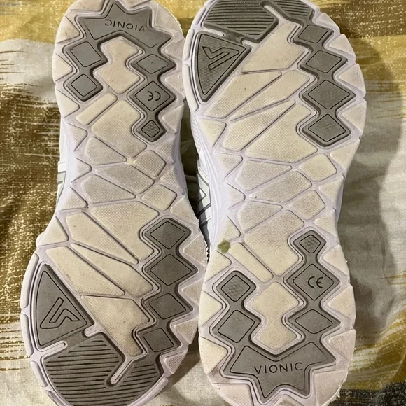 Vionic White Women's Sneakers 8 - Picture 7 of 8